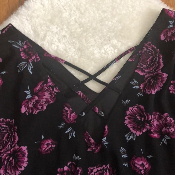 Torrid black floral Crisscross back chiffon blouse - Picture 9 of 11